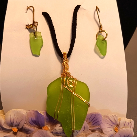 Rhonni Re Jewelry - COPY - Wire wrapped Sea Glass jewelry